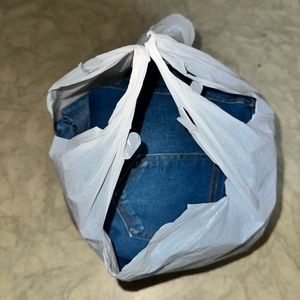 I am trying to sell this bag of maternity pants and shirts